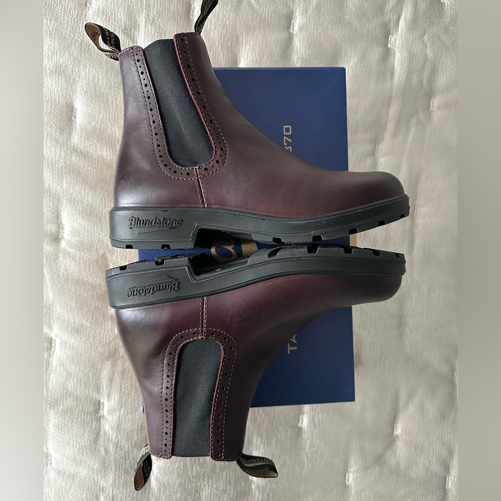 Women’s New Blundstone 1352 Shiraz color Size 5 US 8